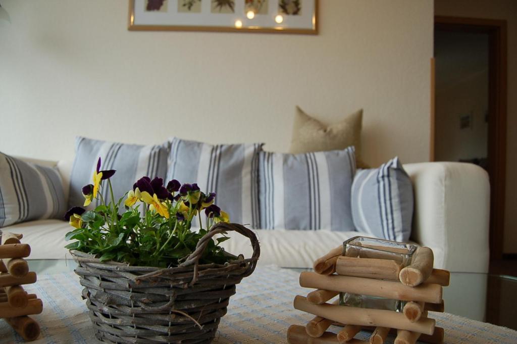 Hotel-Pension Maarblick Schalkenmehren Zimmer foto
