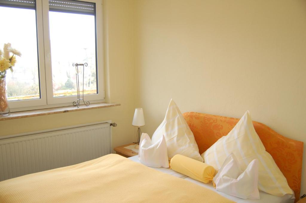 Hotel-Pension Maarblick Schalkenmehren Zimmer foto