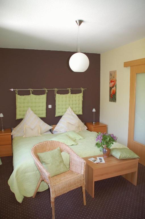 Hotel-Pension Maarblick Schalkenmehren Zimmer foto